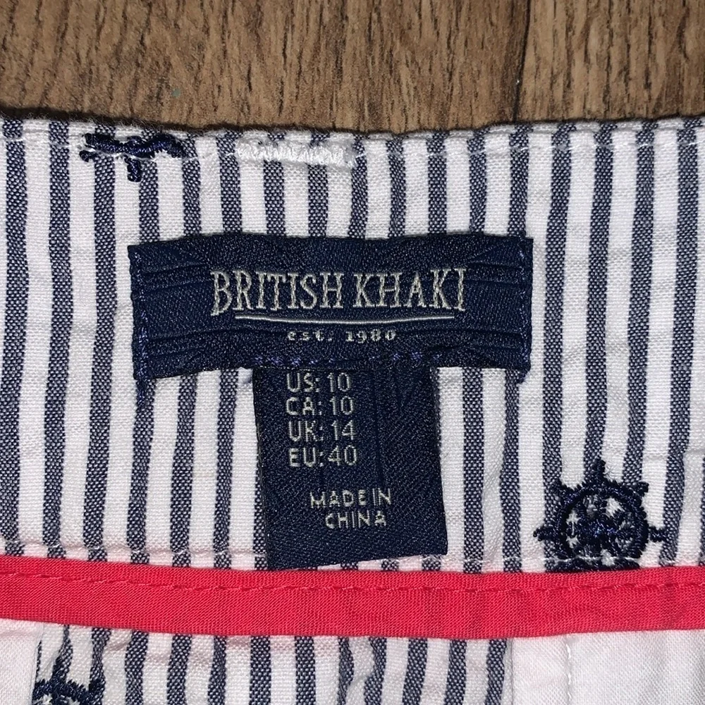 British Khaki Nautical Themed Mini‎ Skirt.  Embroidered Ship Wheels.  Size 10